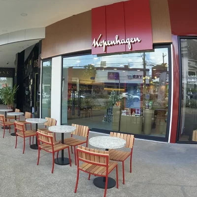 imagem de empresa com película de térmica aplicada em sua vitrine